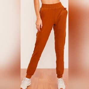 Wolven Jogger Pants in Turmeric Amber with pockets. US Size XL.